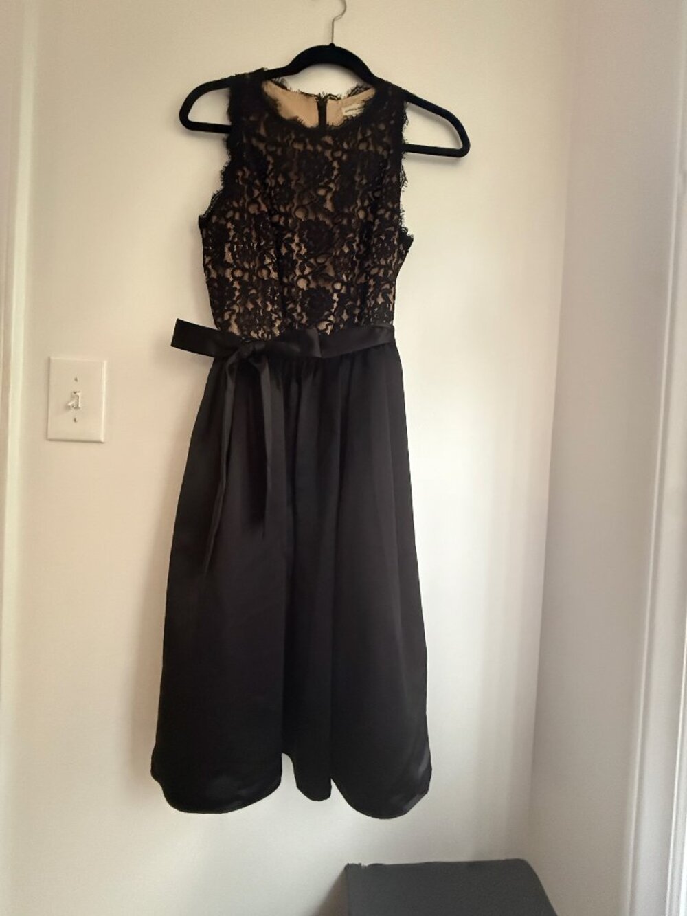 Banana Republic 8 Black Lace Pleated Dress Elegant Midi